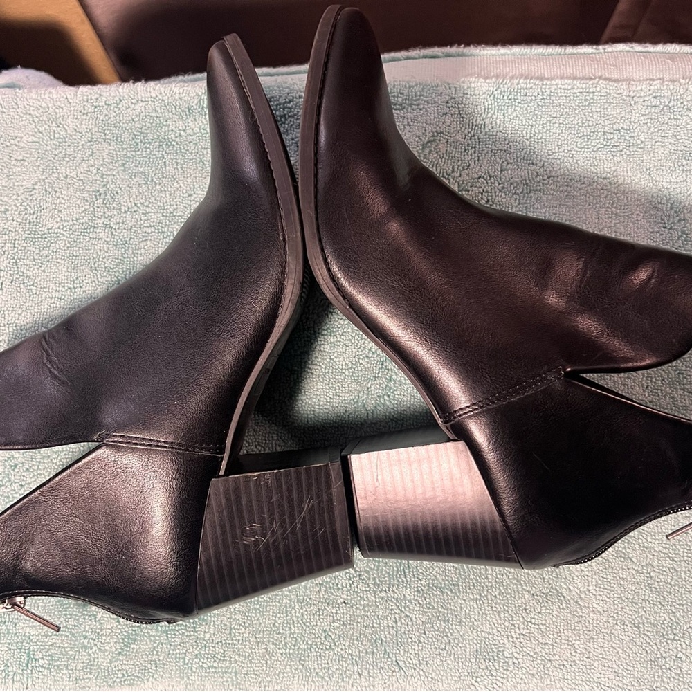 Sun + Stone Black faux Leather Upper Ankle Booties Size 8 1/2 - Picture 6 of 9